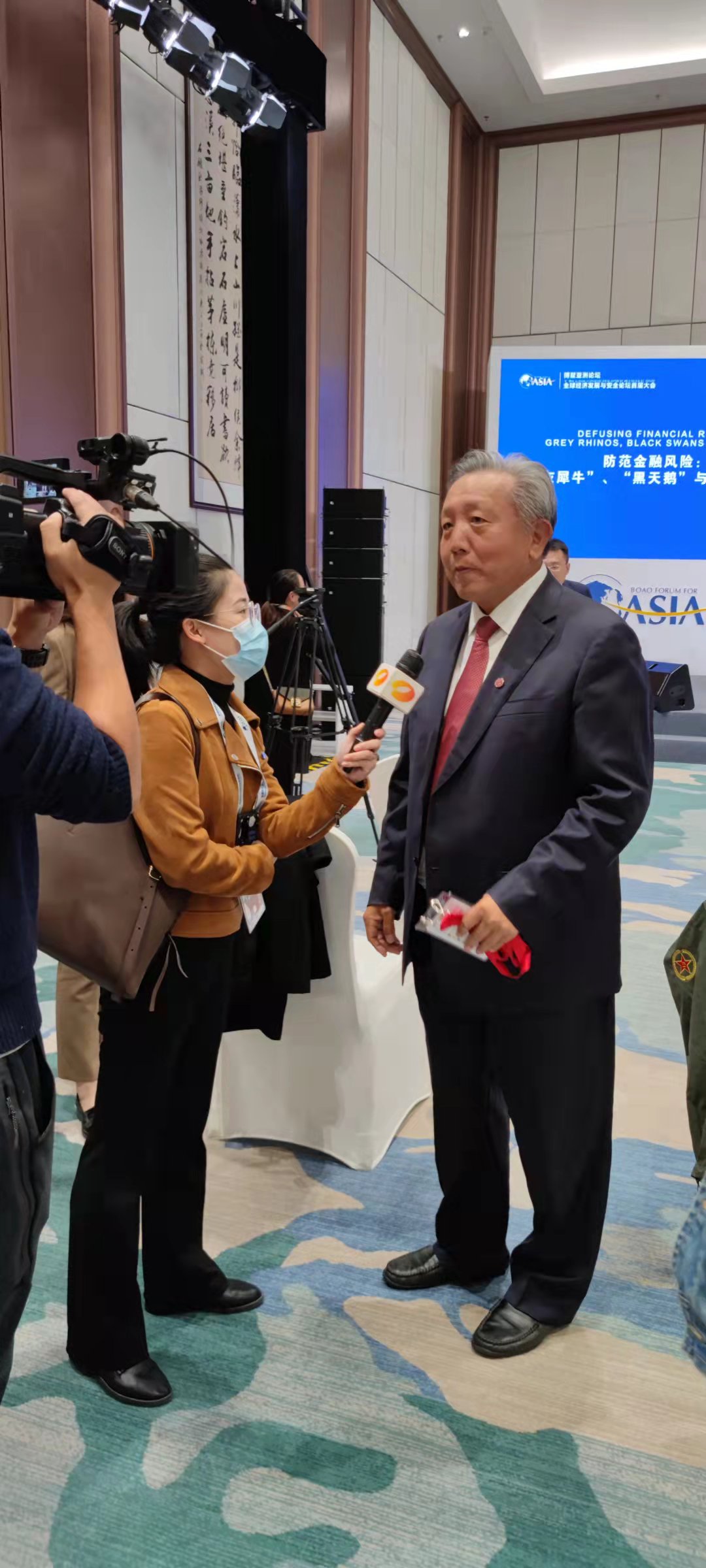 吴晓求、李稻葵呼吁警惕金融风险：地方债务高企，“最可怕是没应对措施”