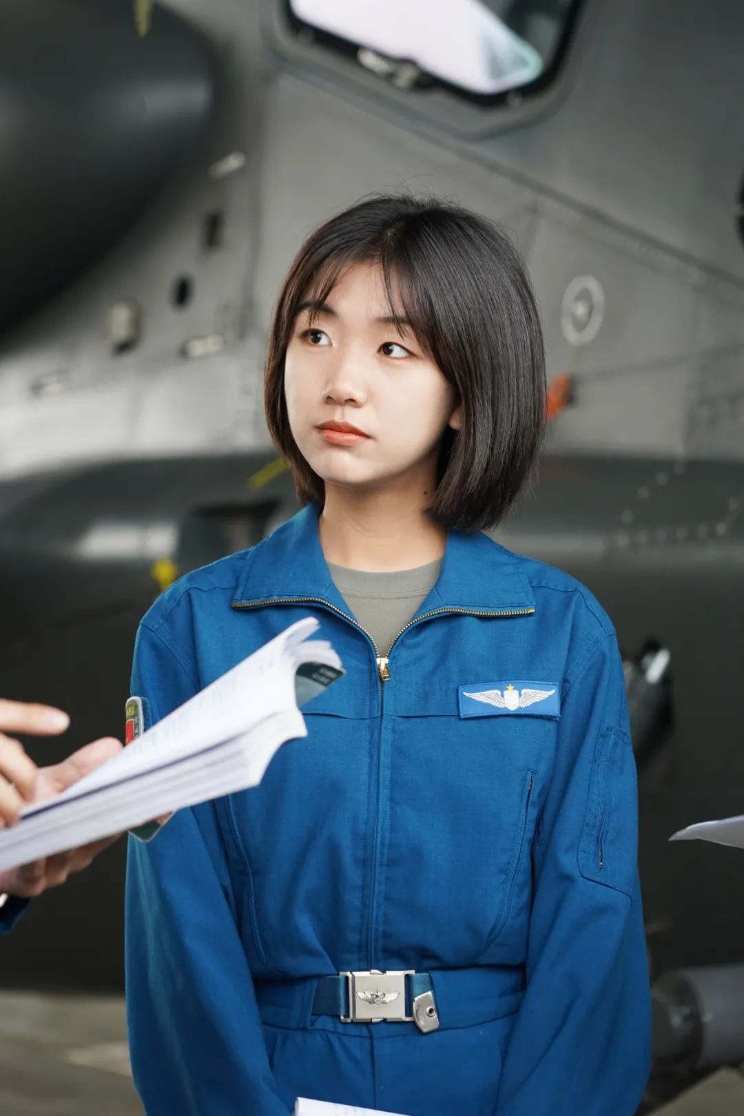 海南首位女飞行学员韩佳宁毕业了，军迷刷屏