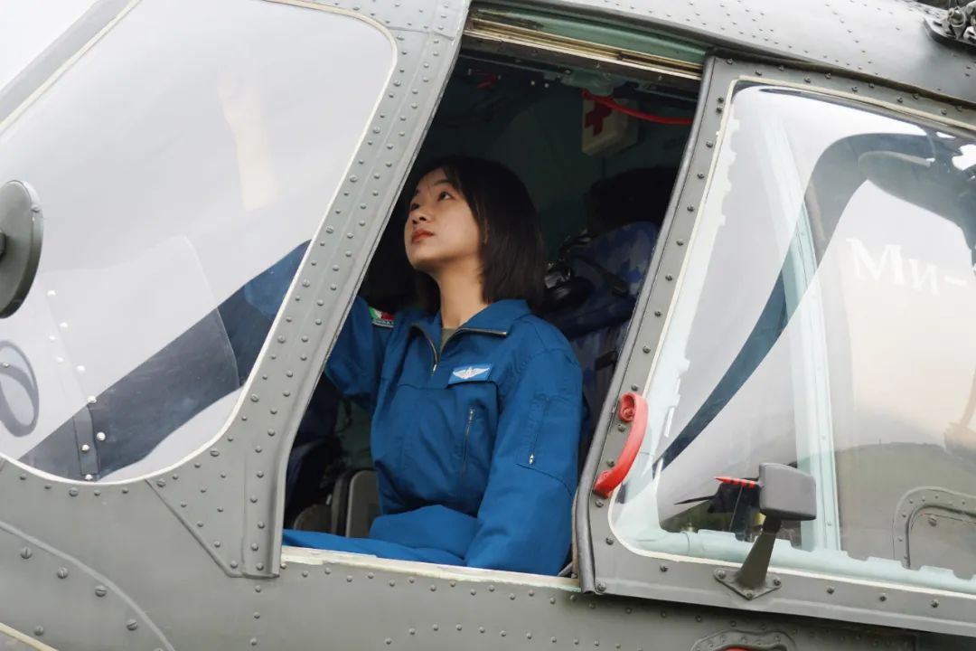 陆军飞行员小姐姐，惊艳全网