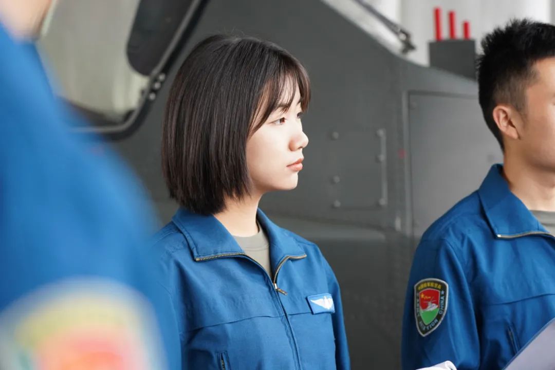 陆军飞行员小姐姐，惊艳全网