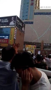 19岁网络红播喝农药自杀，被反网民喝彩：生为人，希望你善良