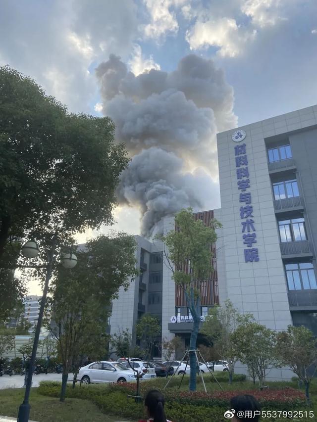 南京一高校实验室爆燃致2死9伤 南航大爆燃事故教学楼去年刚使用 10.24南航实验室爆炸最新情况