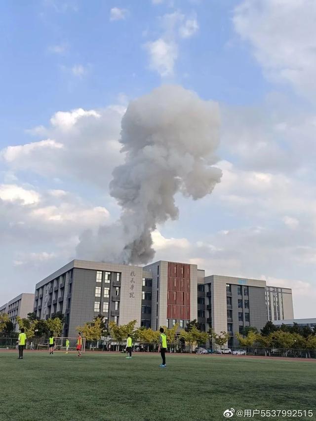 南京一高校实验室爆燃致2死9伤 南航大爆燃事故教学楼去年刚使用 10.24南航实验室爆炸最新情况