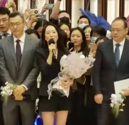 孟晚舟回华为上班，华为员工欢呼不断