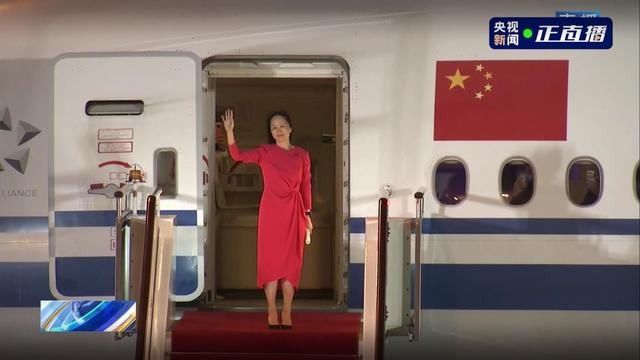孟晚舟回华为上班，华为员工欢呼不断