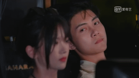 这也算甜甜的恋爱？三角恋男女嘉宾粉丝吵架？女嘉宾被批没教养？