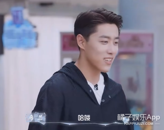 这也算甜甜的恋爱？三角恋男女嘉宾粉丝吵架？女嘉宾被批没教养？