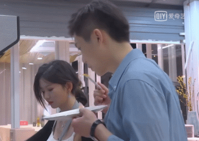 这也算甜甜的恋爱？三角恋男女嘉宾粉丝吵架？女嘉宾被批没教养？