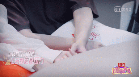 这也算甜甜的恋爱？三角恋男女嘉宾粉丝吵架？女嘉宾被批没教养？