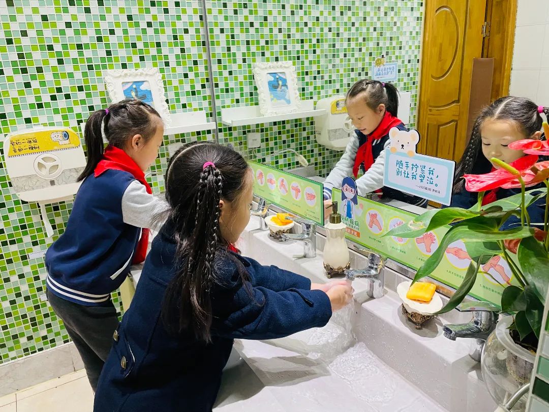 好冷？太暖！成都多所学校紧急加装热水器