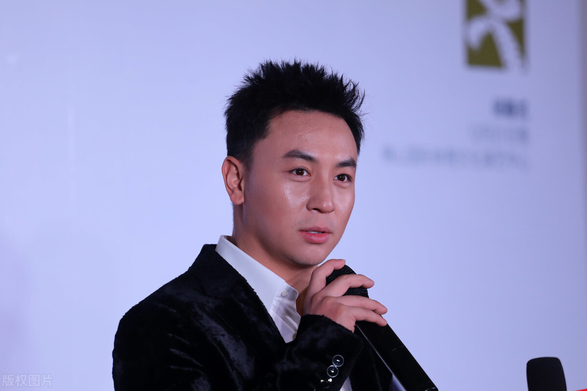 超女何洁的劲爆情史，和释小龙分手后高调嫁人，与前夫互爆黑料