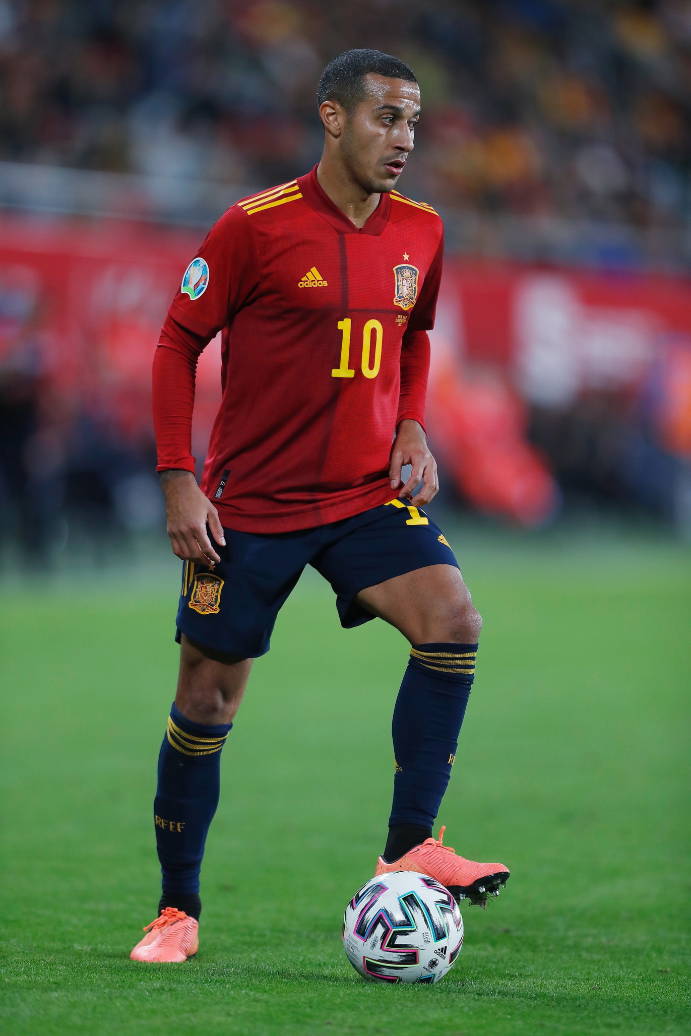 adidas西班牙国家队2020主场球衣球员版)