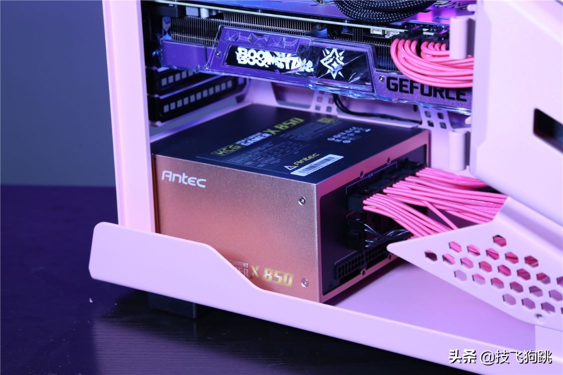 这主机粉粉嫩嫩多可爱，说丑的都是直男吧，TT新品机箱装机体验