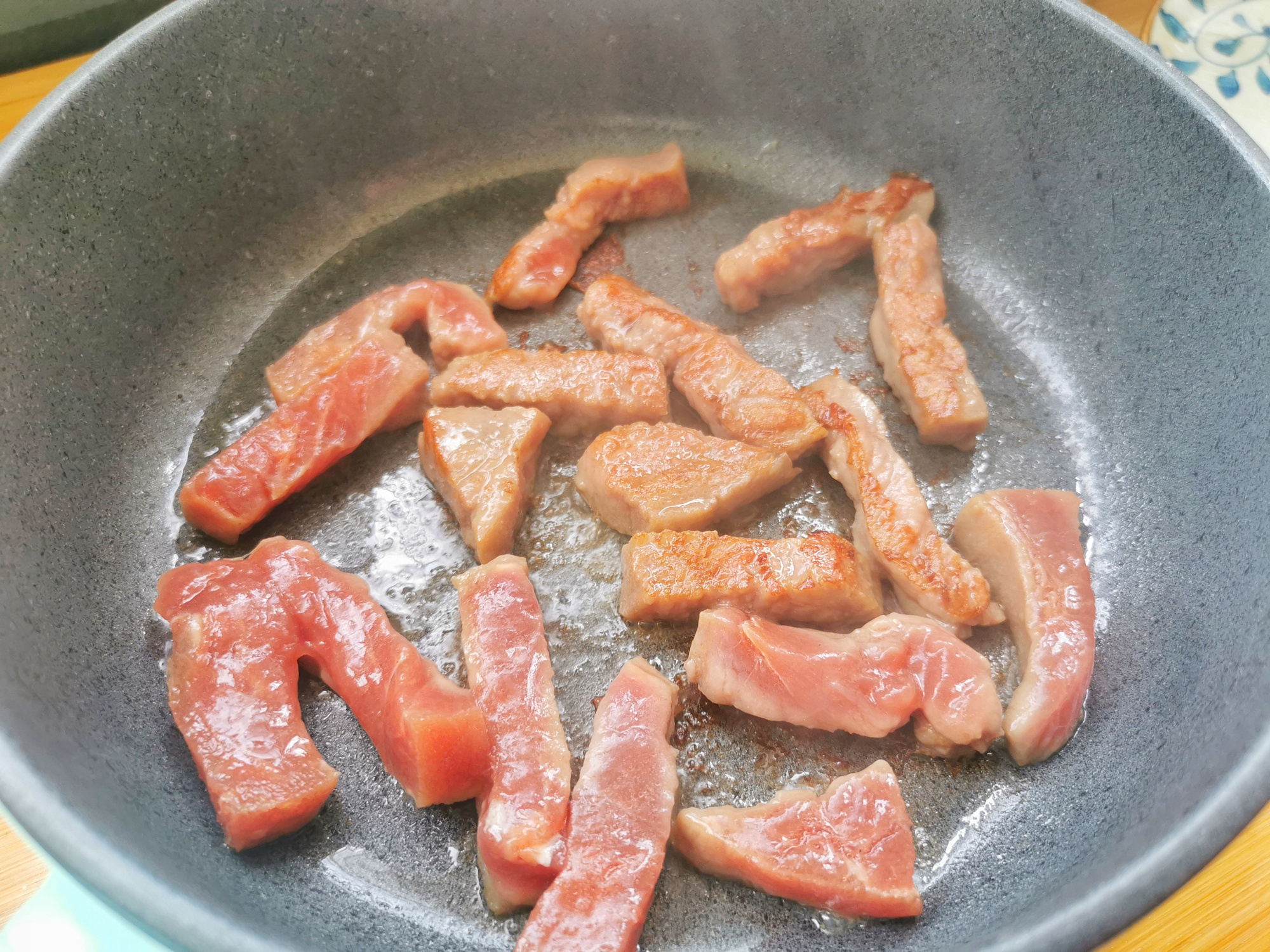 夏季怕胖多吃荞麦面条，煮一煮拌一拌，低脂饱腹，搭配牛排超解馋