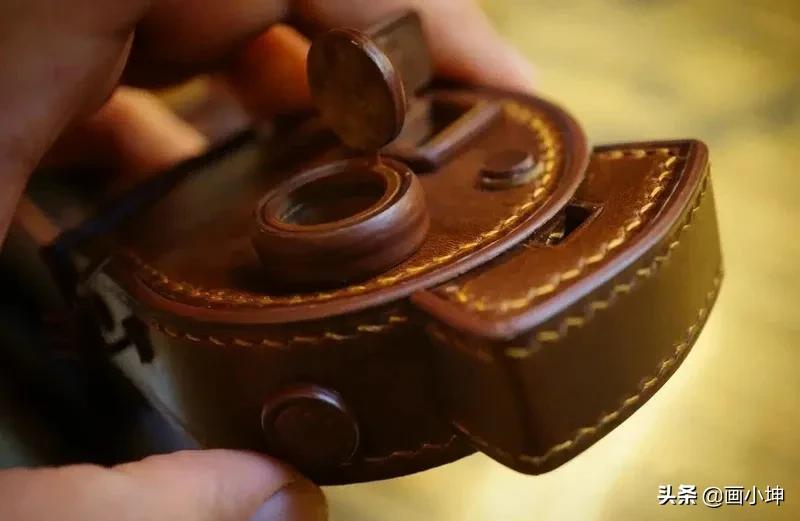 完全由真皮制作的坦克模型，一样的阳刚威武