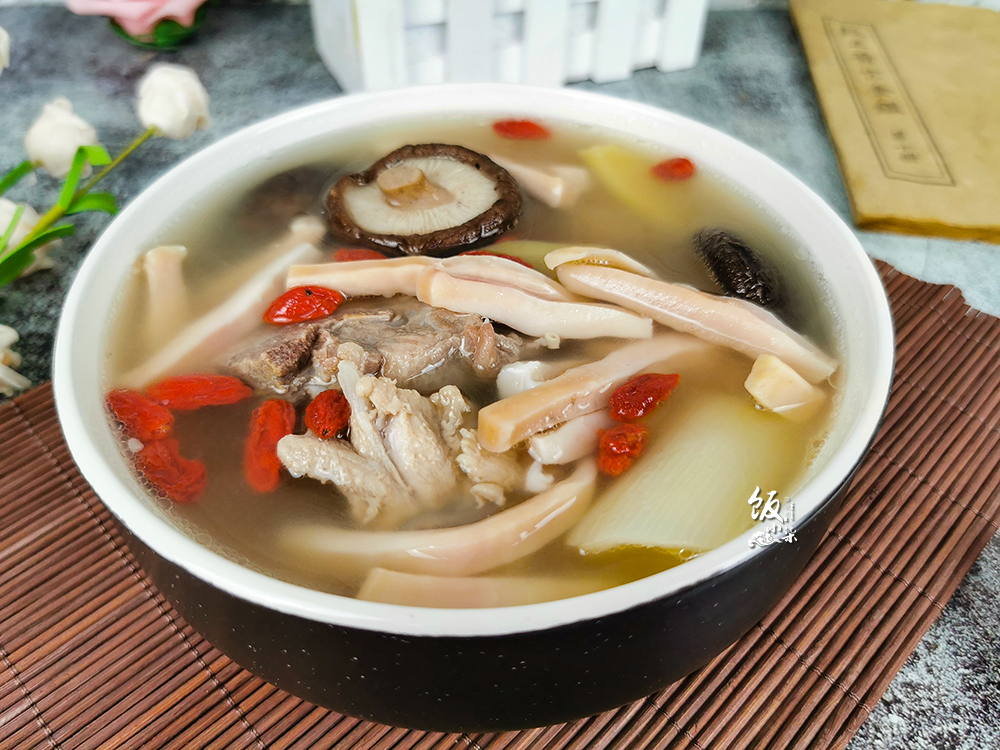 煲骨头汤不要加味精(煲骨头汤不要加味精吧)