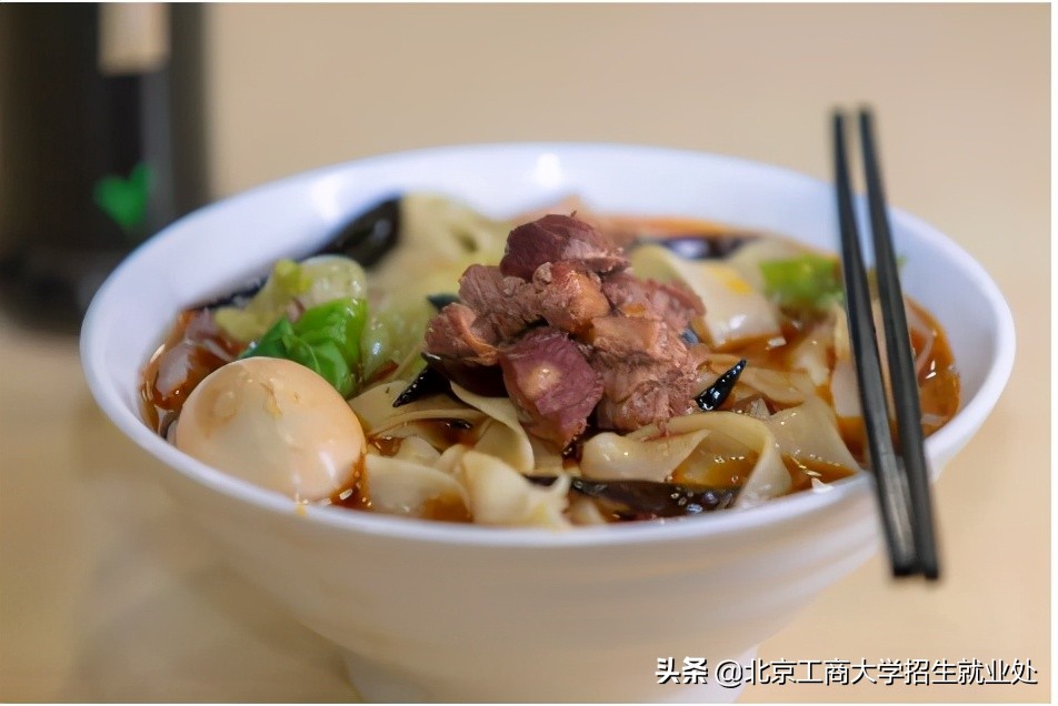 火了！北京“超豪华”大学：占地83万平米，网红美食扎堆，还新建专业级影院！