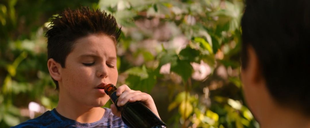 一群未成年人，演了部自己不能看的R级片