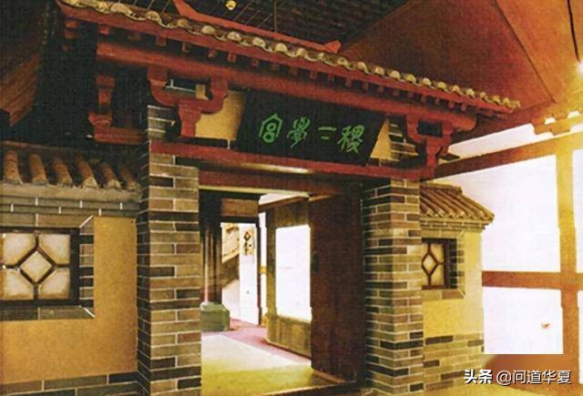 世界最早的官办高校，教学内容不是六艺，是百家争鸣的策源地