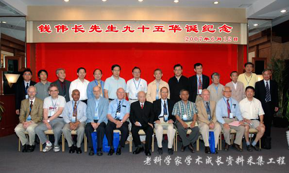 他当了近30年校长，为中国教育“搭梯铺路”，学生不少成了院士