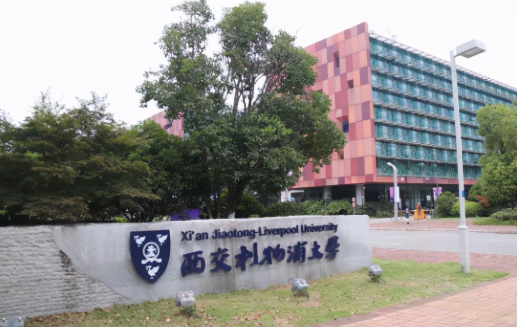 国内“很烧学费”的大学，家里有矿也未必去的上，要符合标准才行