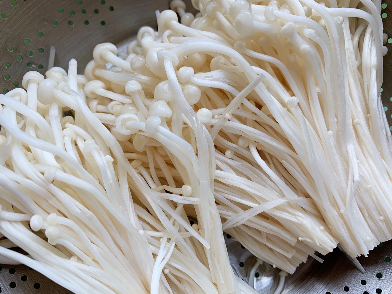 蒜蓉粉丝金针菇，简单方便，上锅随手一蒸，轻松做成快手家常菜