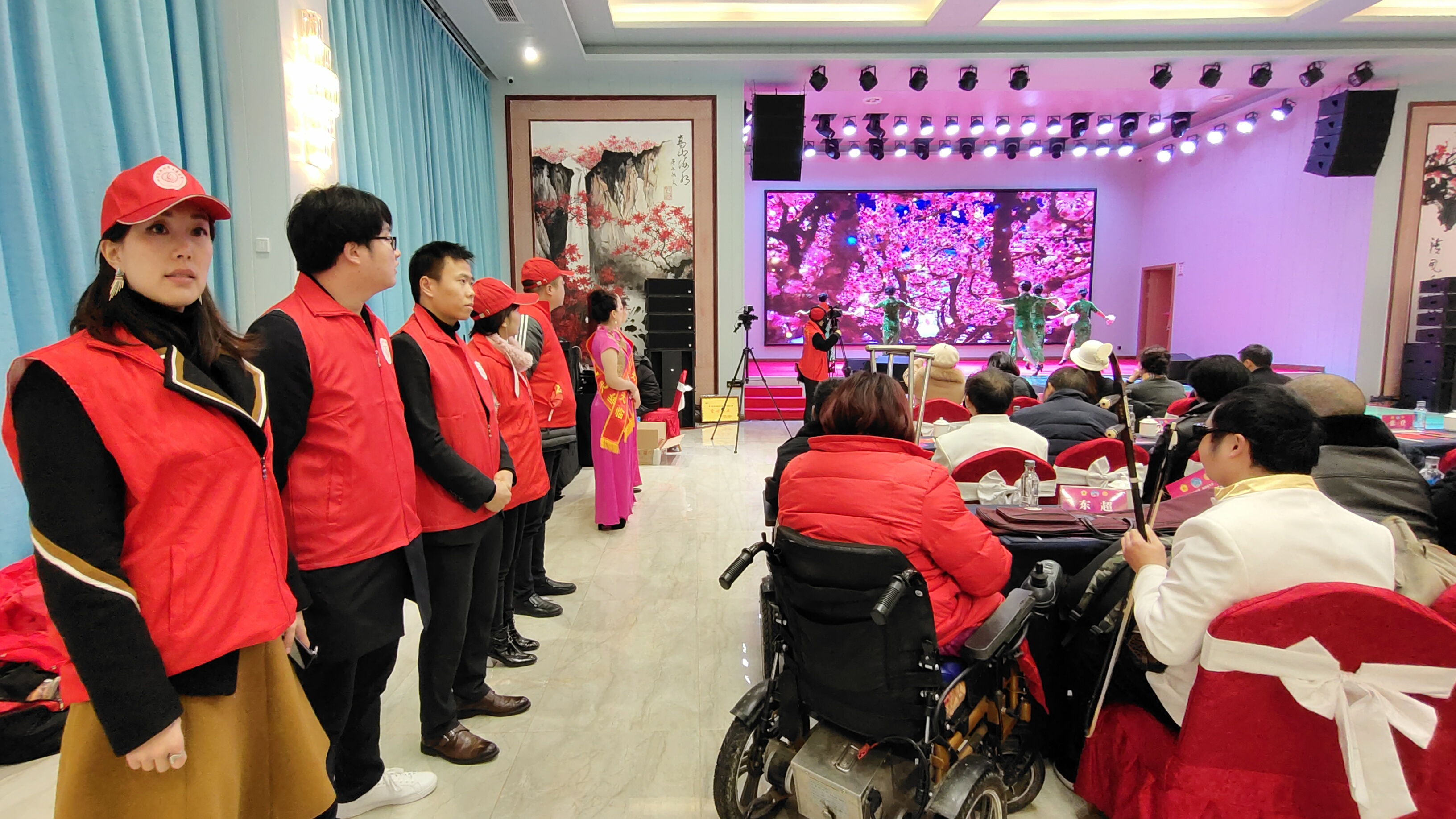 共享蓝天助残公益音乐会在成都举行