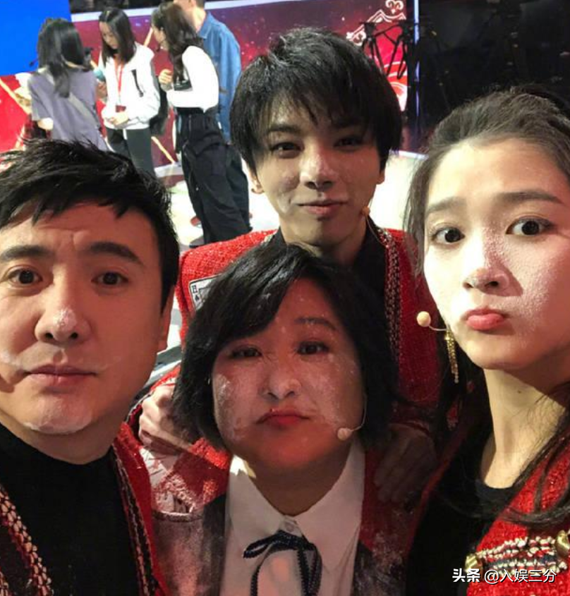 23岁关晓彤被曝延期毕业，和鹿晗恋爱影响学习，网上再添“实锤”