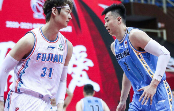 nba神塔为什么变成蓝领(都怪戈尔？神塔从能冲NBA变CBA蓝领 名记点出他陨落原因)