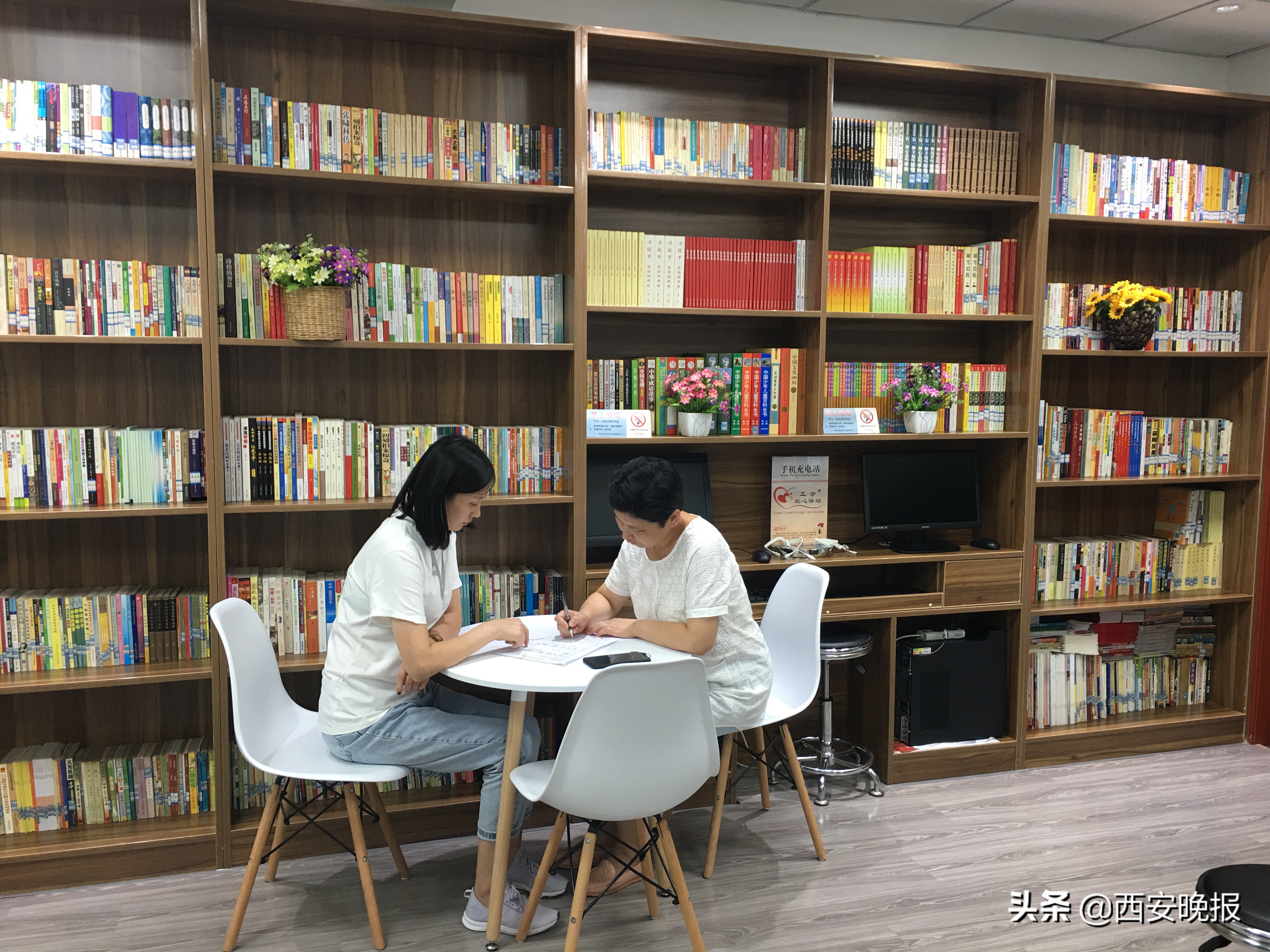 “90后”社区主任自写代码打造“智慧”便民平台，这个社区服务中心有点“潮”