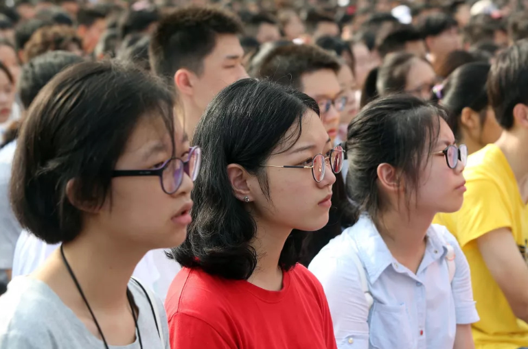 武汉多所高校“涨价”，“天价学费”无法承受，家长：供不起了