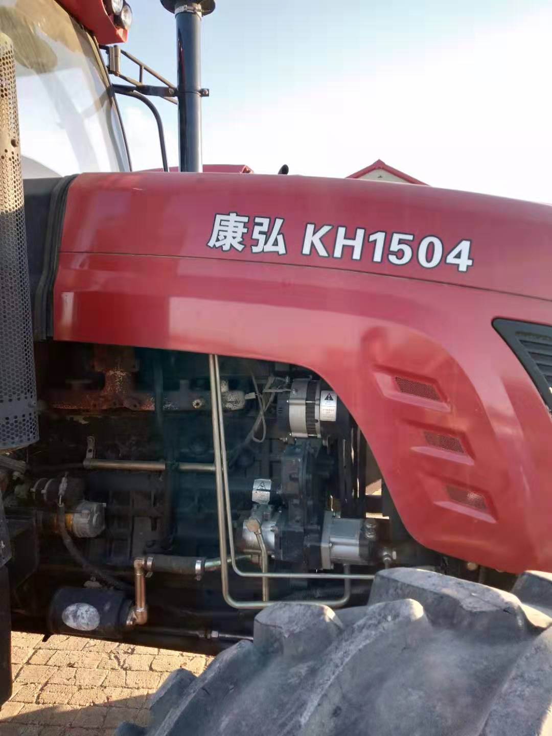 這臺(tái)康弘1504拖拉機(jī)，賣了6萬塊錢，不知道值不值！