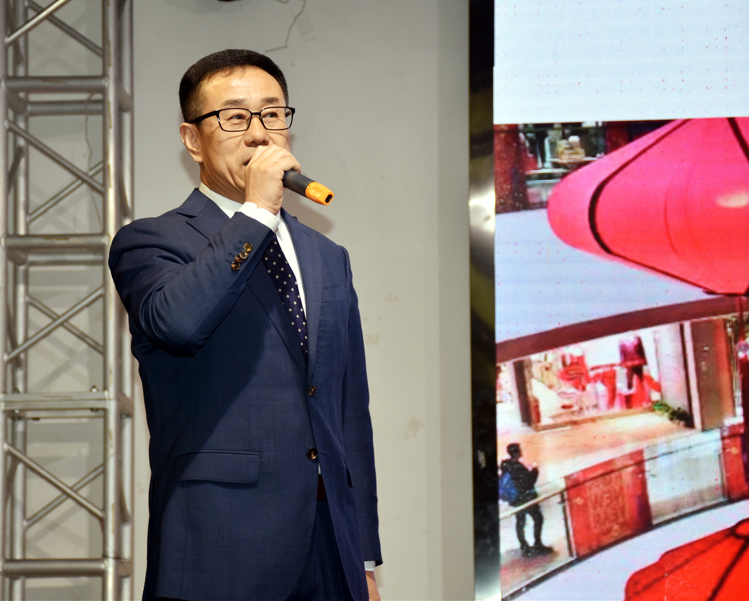 四川省市场经济法律应用协会与四川仁厚律师事务所达成战略合作