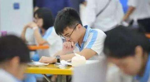 高考692分的福建理科状元，考取清华物理系，希望尝试科研之路