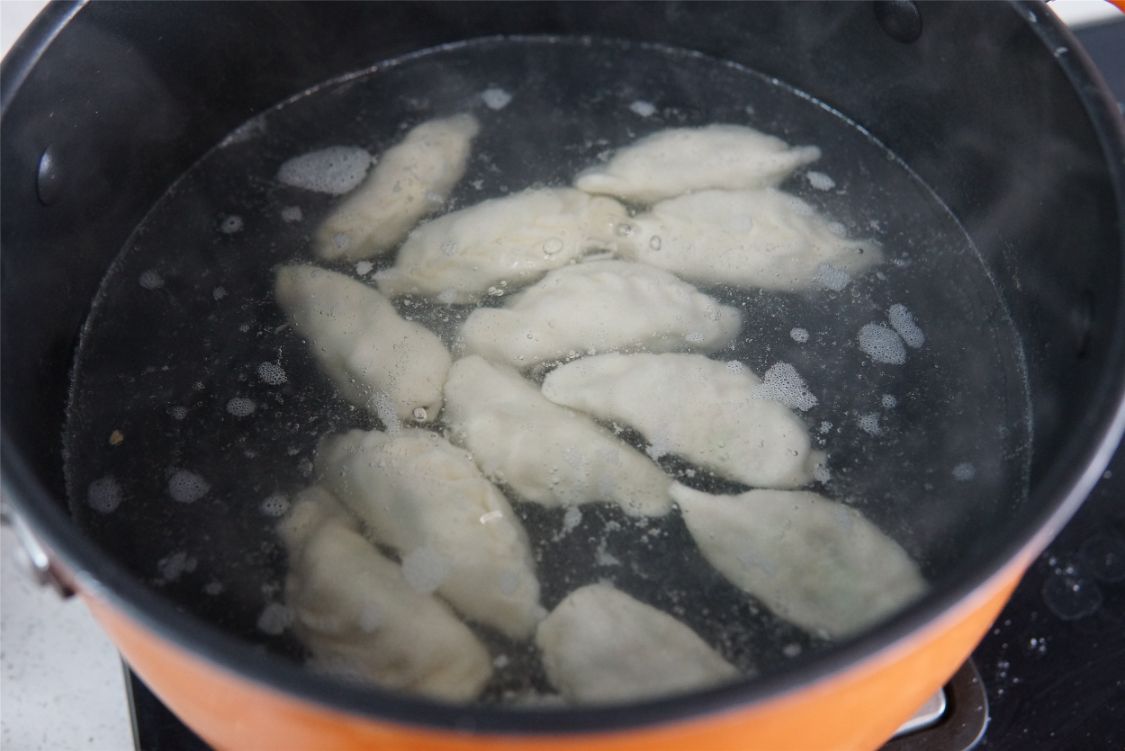 牛肉馅饺子怎么调馅？忌放1样调料，多加1样料水，不腻不膻，贼香