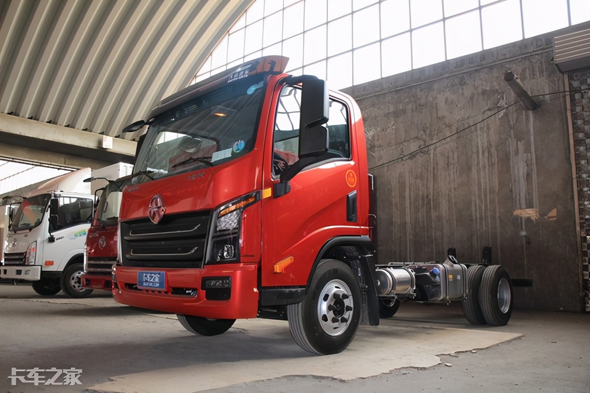 搭载云内发动机,带流媒体后视镜,大运祥龙轻卡底盘10.58万