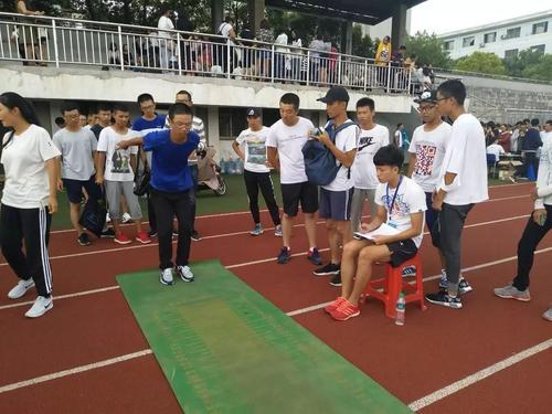 大学体测是什么体验？网友：人间疾苦，拼了命也没法做到及格