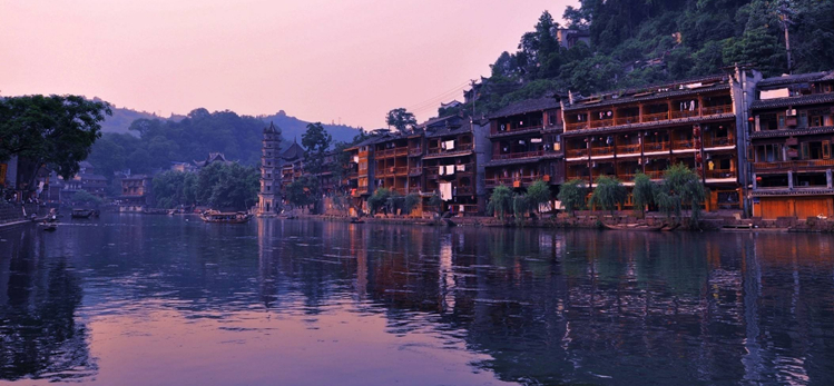 重温沈从文小说《边城》，深思翠翠爱情悲剧的原因