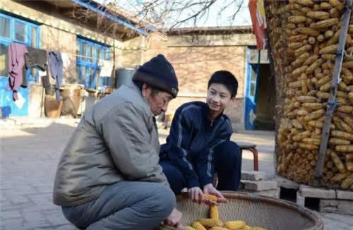 寒门贵子庞众望：父母残疾，靠捡废品维持生活，744分考上清华