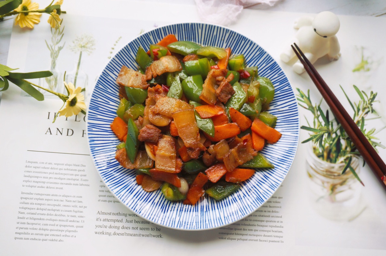 青椒回锅肉，经典川菜，油而不腻，颜色鲜亮，好吃又好看