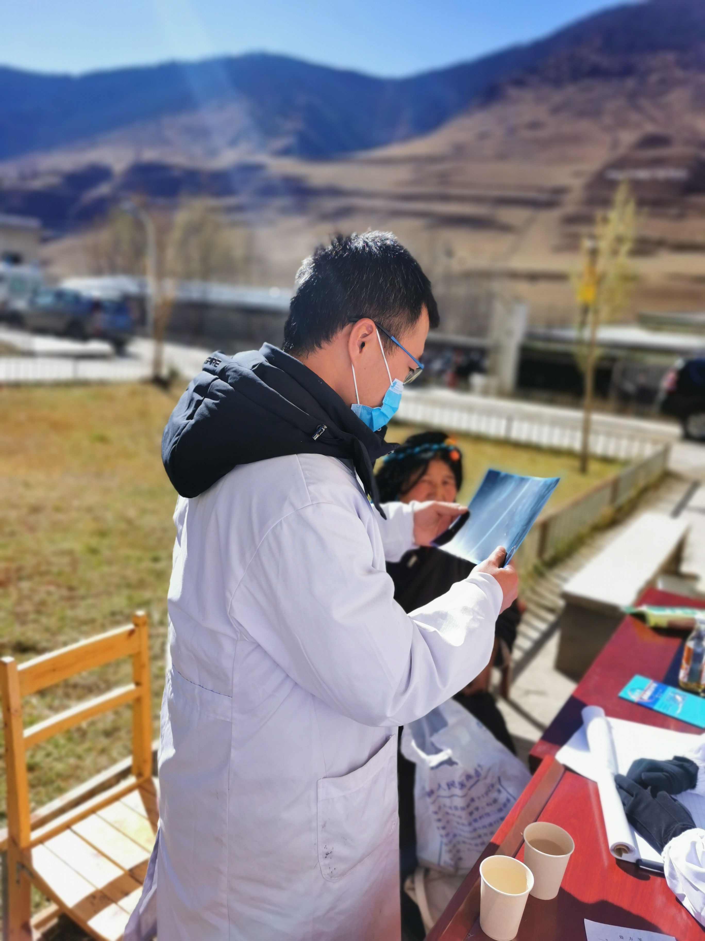 高原上镌刻医者仁心的誓言——电子科技大学医院传帮带工作纪实