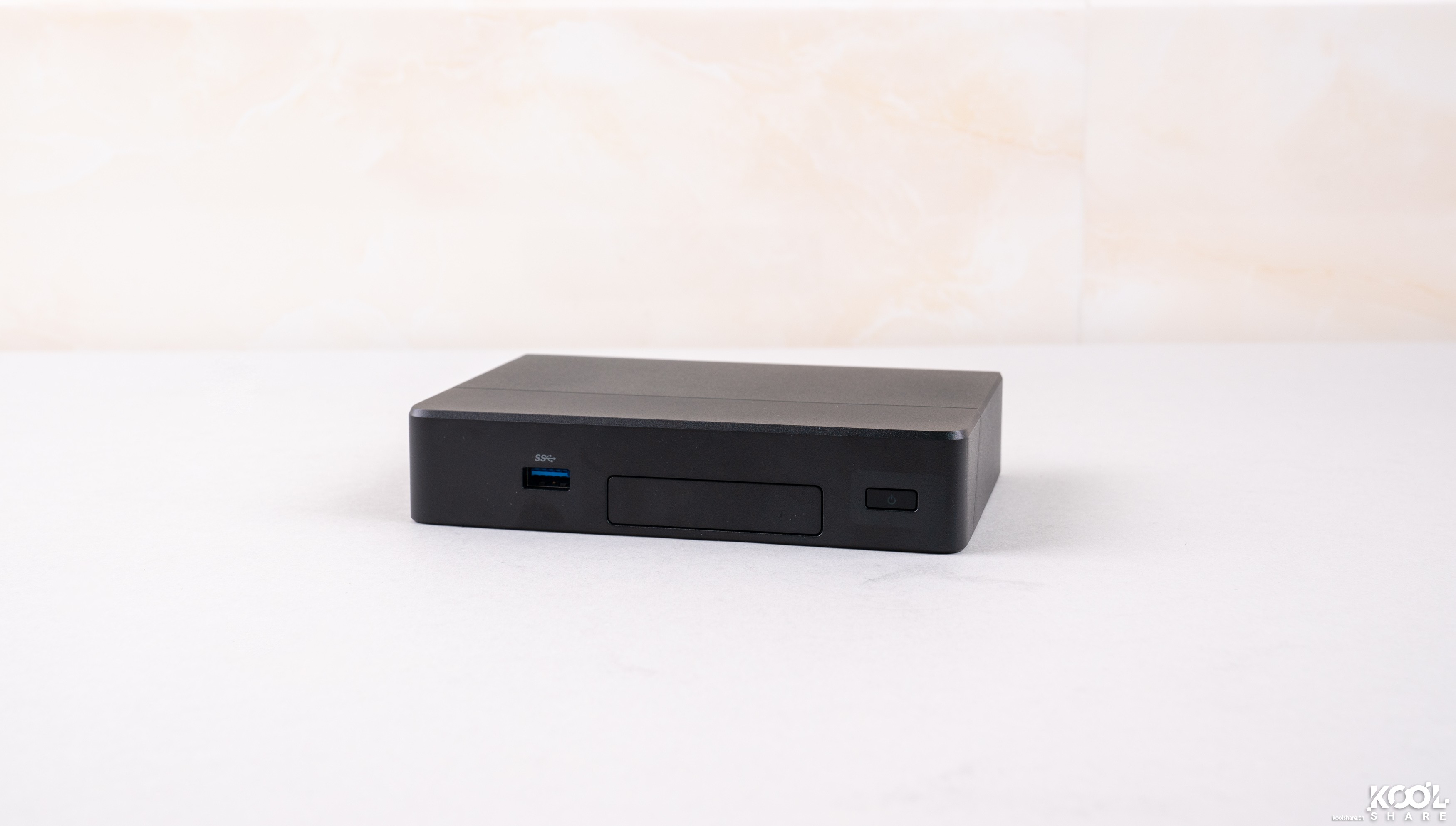 Intel NUC8CHK Chaco Canyon 开箱拆解评测