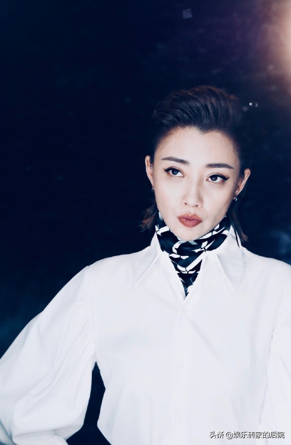 殷桃的“少女感”确实意有所指，但指的却是普罗大众