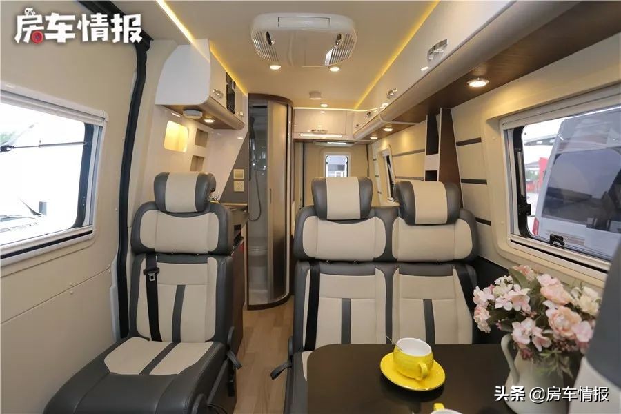 宇通依维柯B型房车2+3式布局，超大天窗，内饰豪华，适合3口之家
