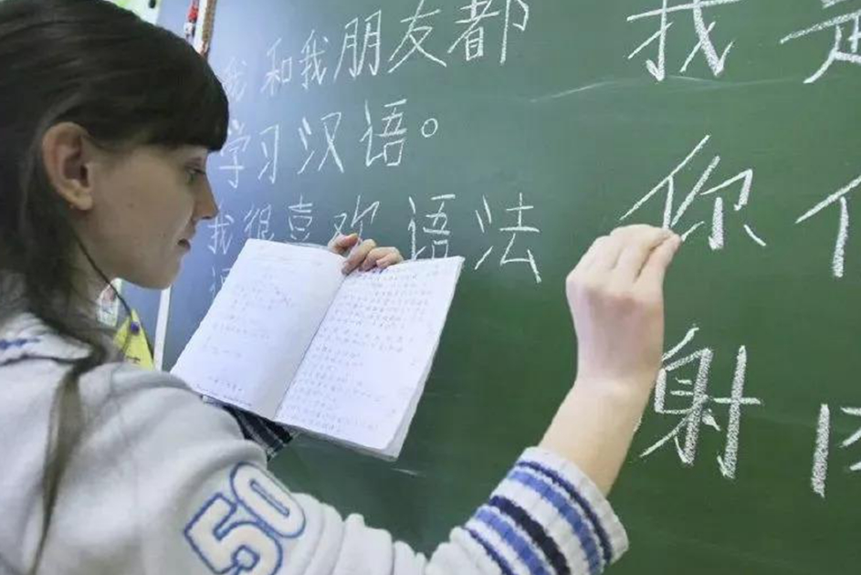 俄罗斯高考有多难？“汉语”让学生头大，中国学生深表同情