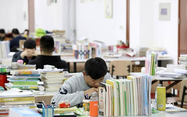 2021各大高校暑假时间出炉，最长假期77天，学生开心家长表示支持