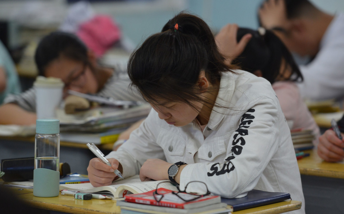 高考成绩想超过一本线，主要在于数学还是英语？班主任给出答案