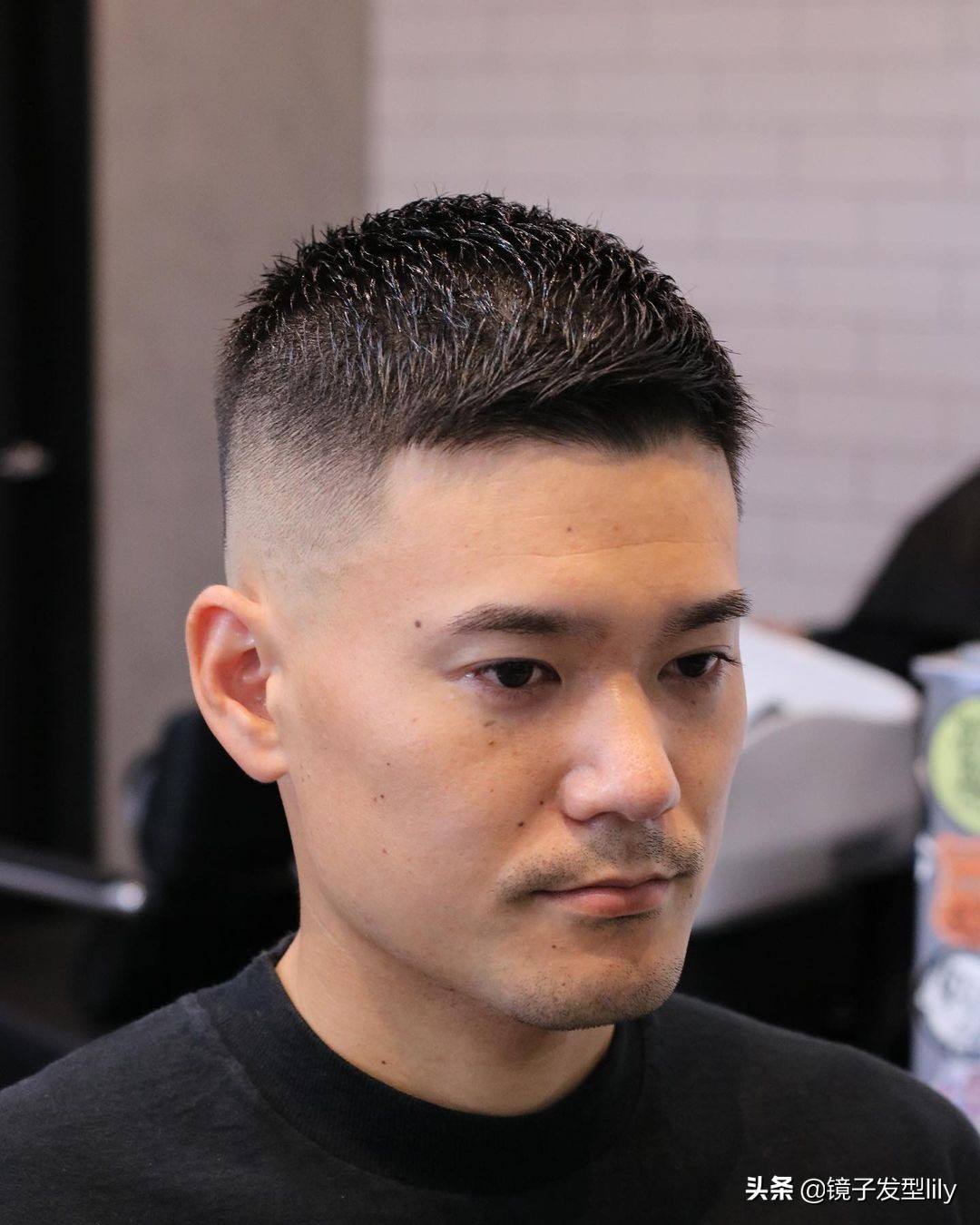 短碎发可以说是最受男士欢迎的发型了,因为大多数男士都在剪,简单清爽