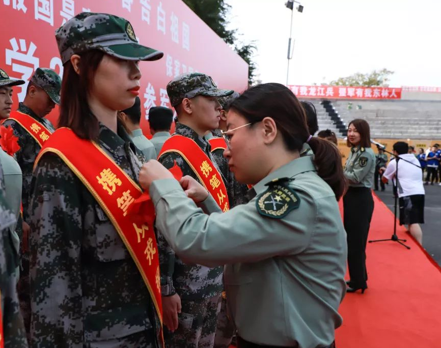 大学生义务兵退伍费发放标准2016（大学生当兵）