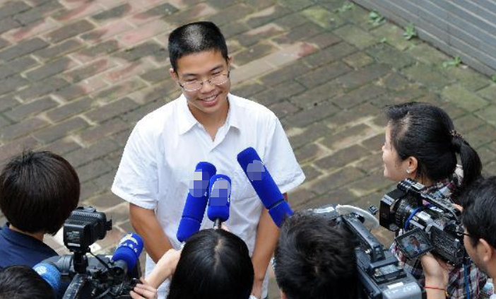 高考特殊满分作文，全文仅有755个字，却有30字阅卷组长也不认识